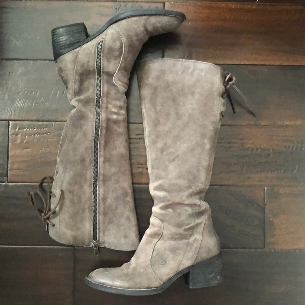 Born ~ 6.5 Grey Suede Boots